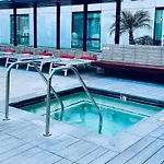 Hollywood Sunset Bliss Getaway-Free Parking