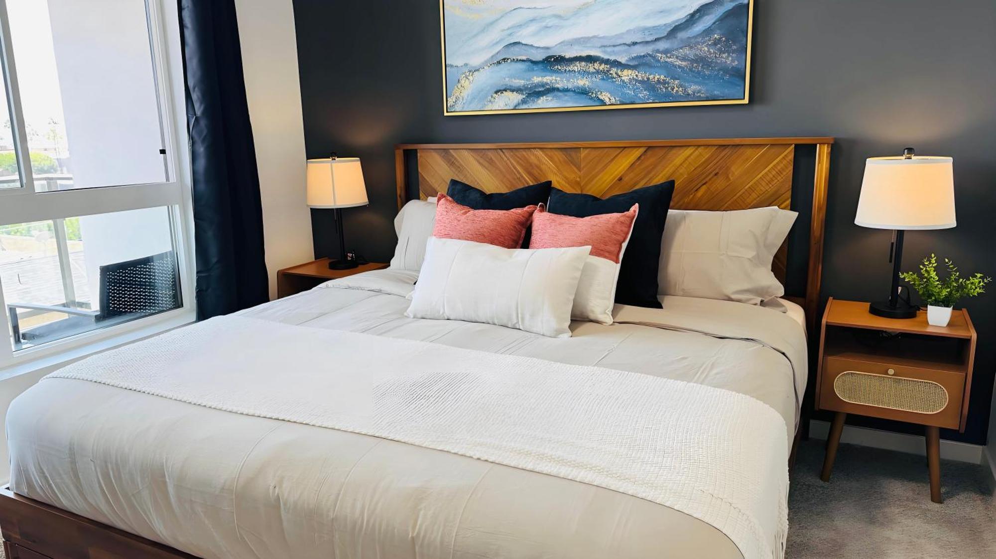 Hollywood Sunset Bliss Getaway-free Parking *