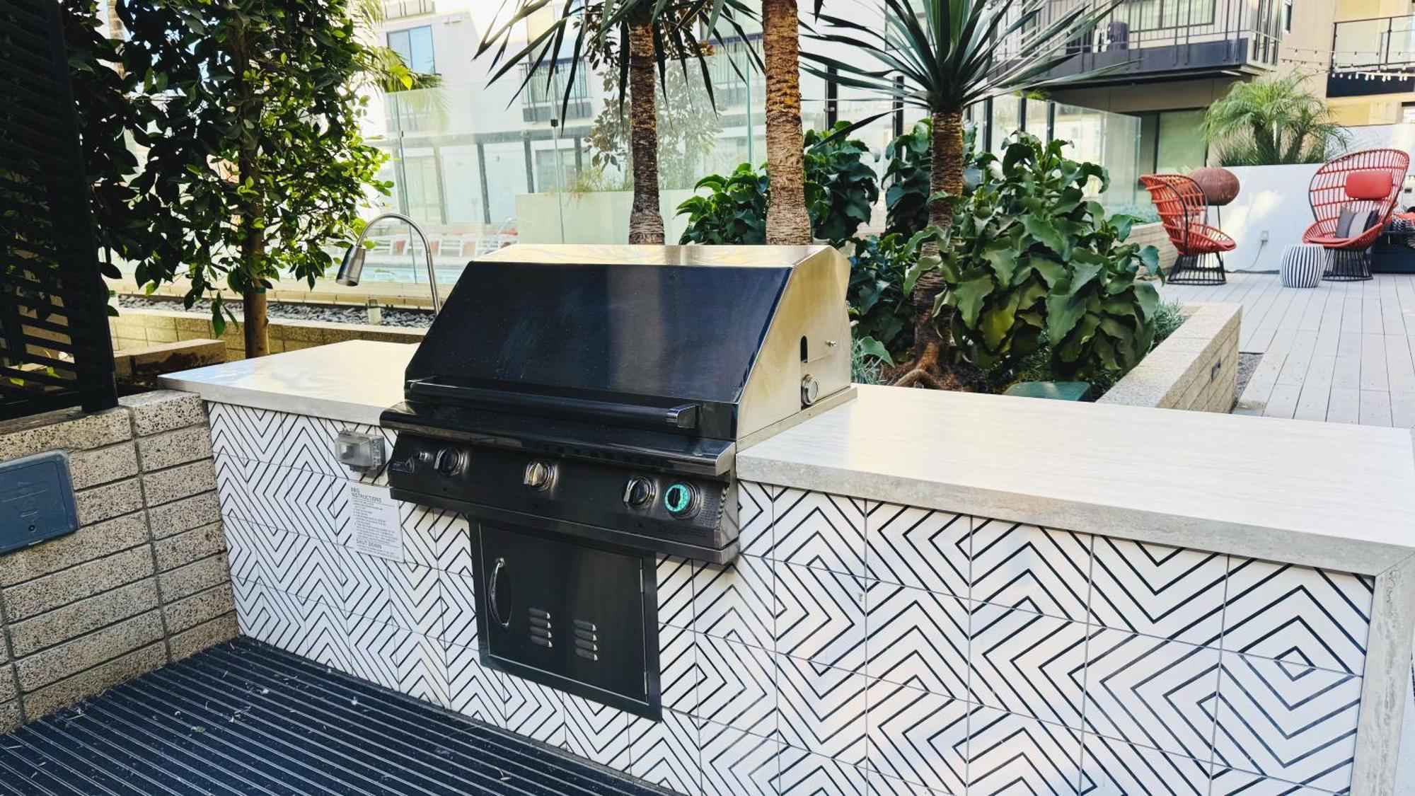 Hollywood Sunset Bliss Getaway-free Parking Apartment