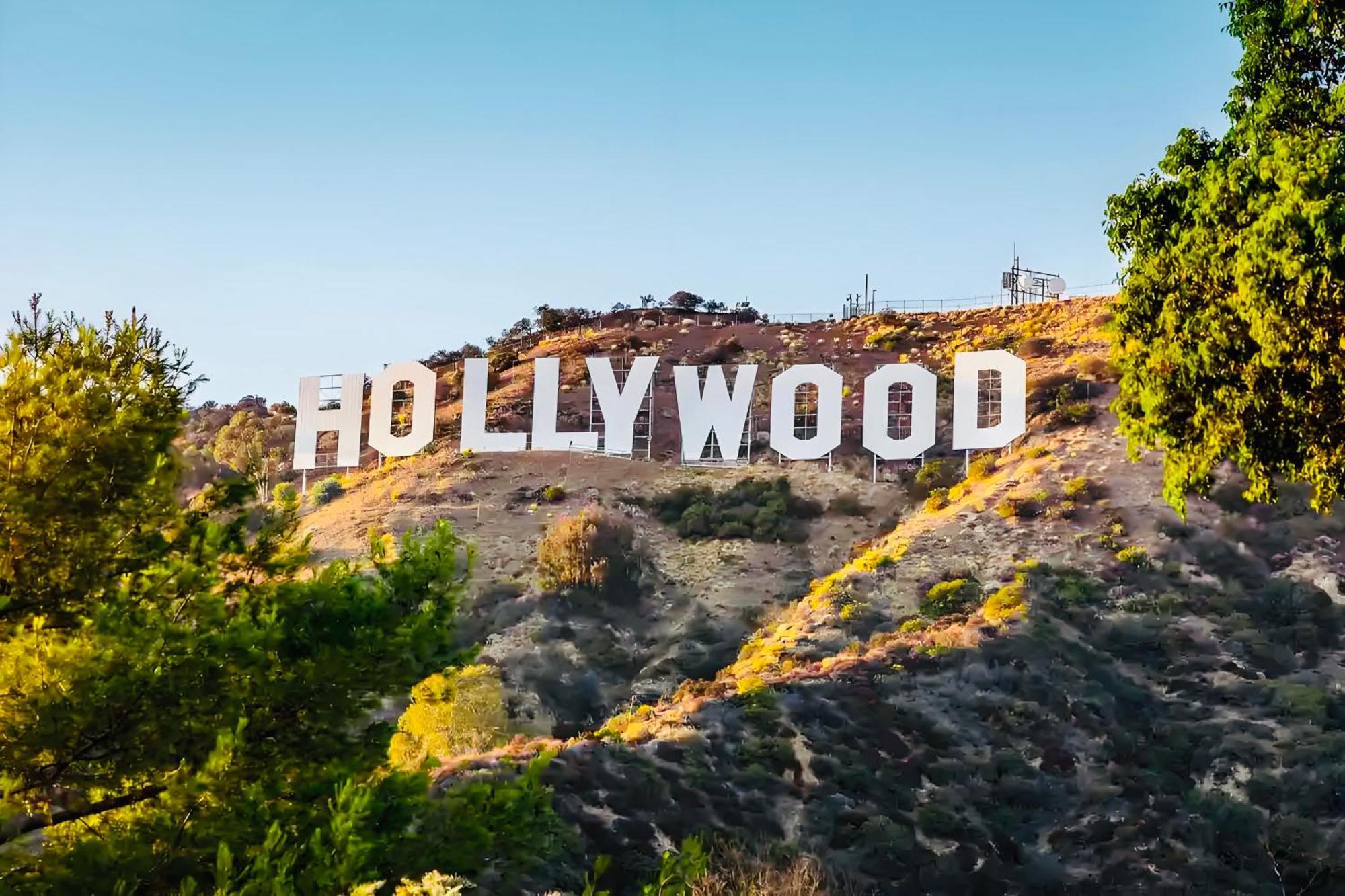 Hollywood Sunset Bliss Getaway-free Parking Apartment