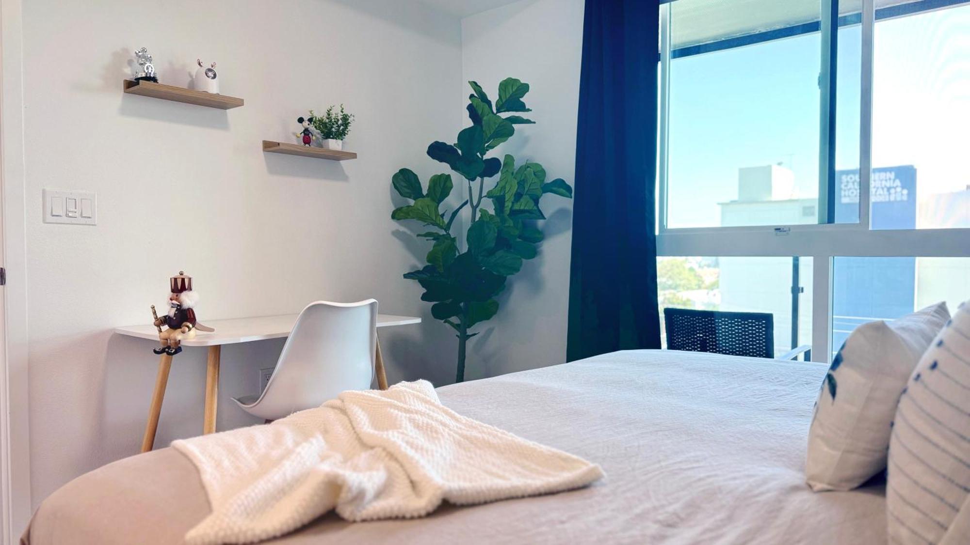 Hollywood Sunset Bliss Getaway-free Parking Apartment Los Angeles